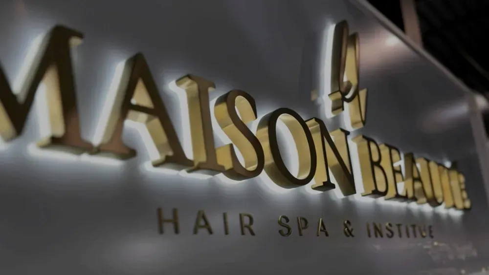Enseigne rétroéclairée Maison Beauté à Amnéville, lettres à halo lumineux, par LADONNA