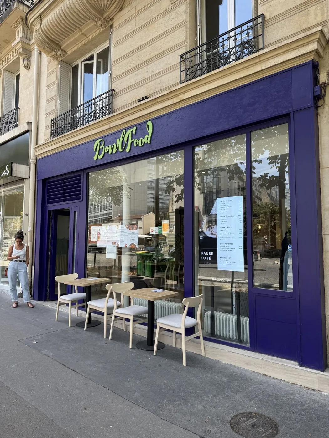 Bowlfood, lettres en relief, Paris 15e, par LADONNA