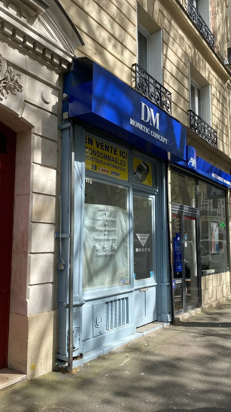 DM Monetic Concept, lettres en relief, Clichy, par LADONNA