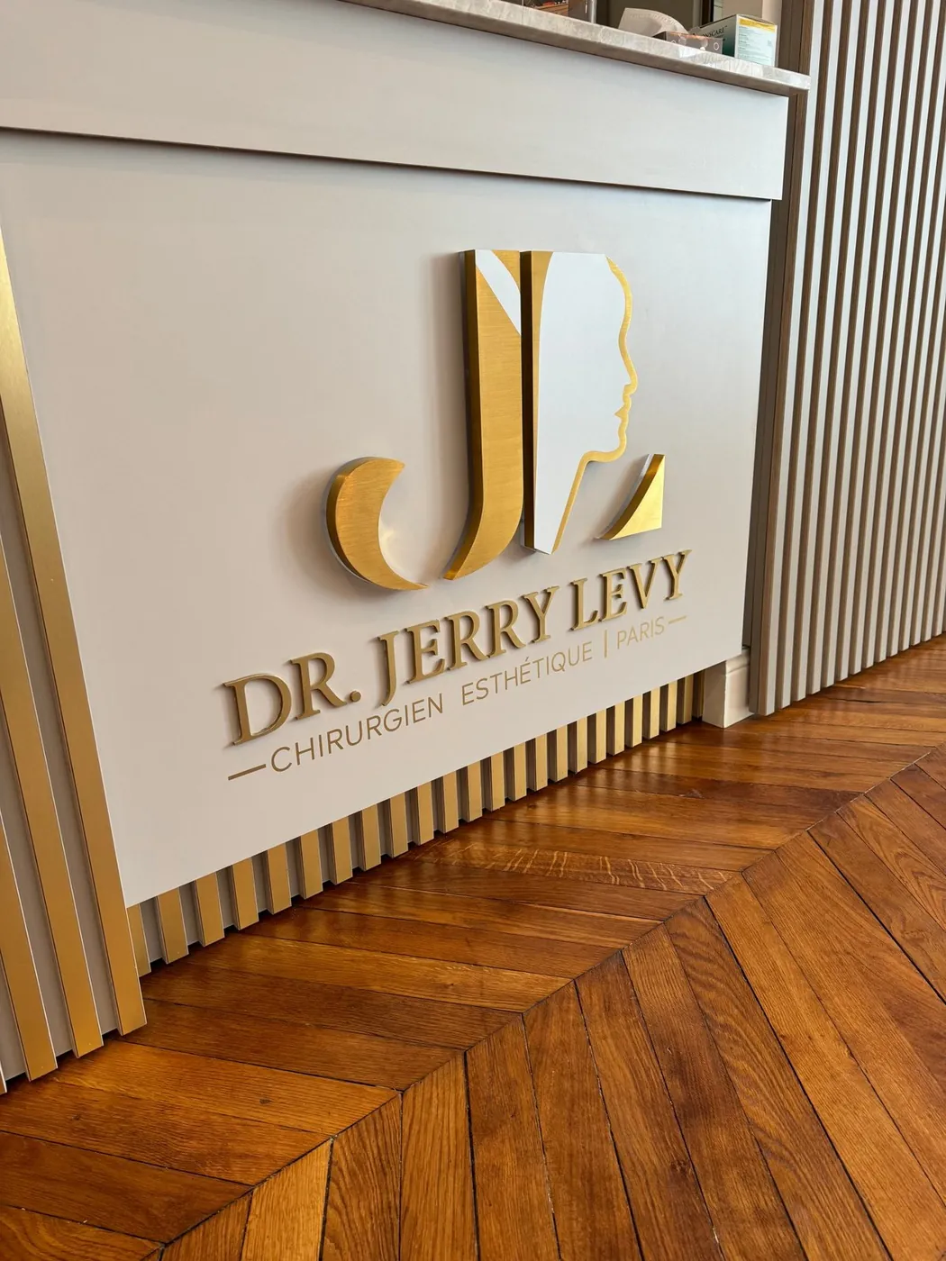 Dr Jerry Levy, lettres en relief, Paris 16e, par LADONNA