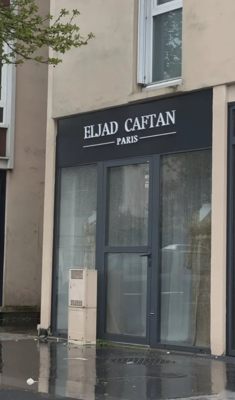 Eljad Caftan, lettres en relief, Colombes, par LADONNA