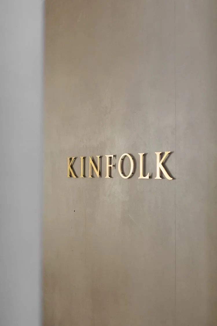 Kinfolk, lettres en relief, Portland, par LADONNA