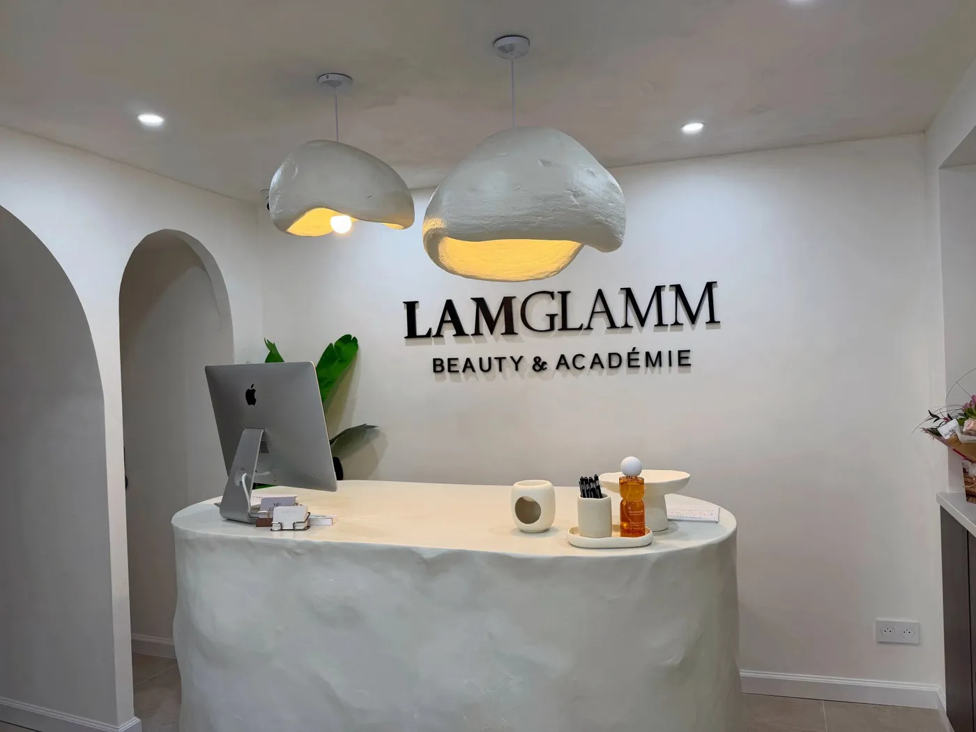 Lamglamm, lettres en relief, Vauvert, par LADONNA
