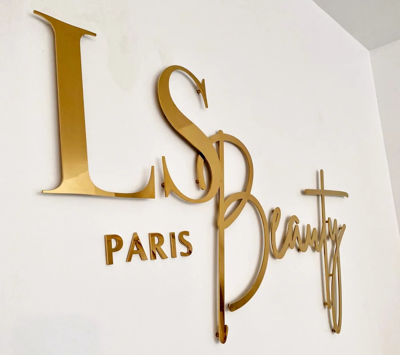 LS Beauty, lettres en relief, Draveil, par LADONNA