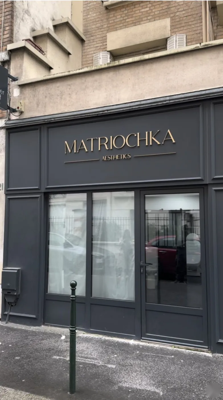 Matriochka Aesthetics, lettres en relief, Colombes, par LADONNA