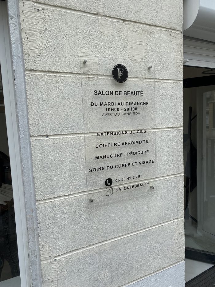 Plaque professionnelle en Ile de France