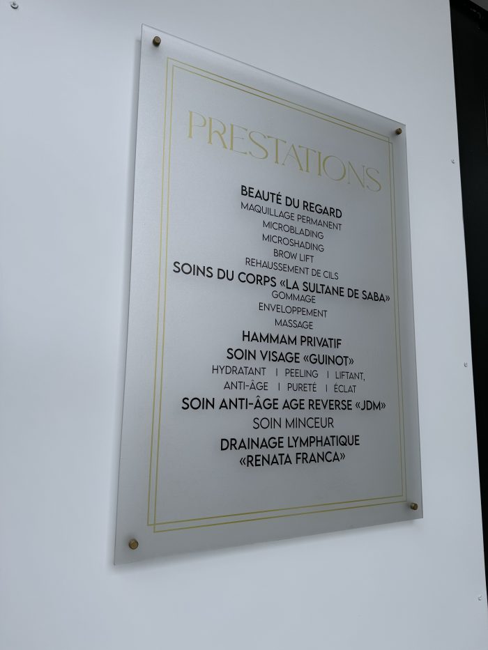 Plaque professionnelle informative à Paris et en Ile de France