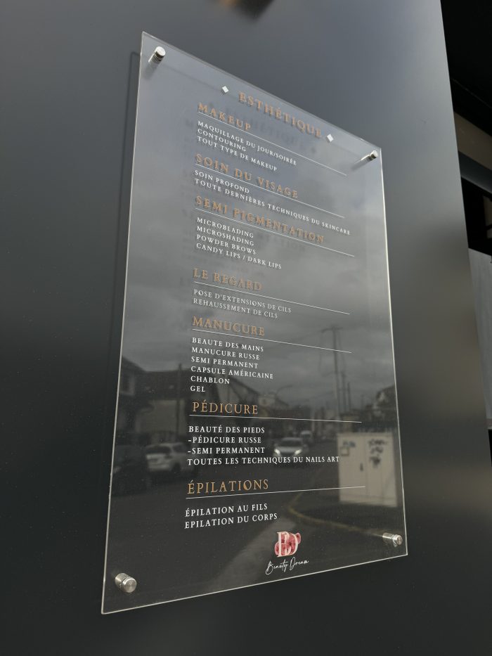 Plaque professionnelle informative à Paris et en Ile de France