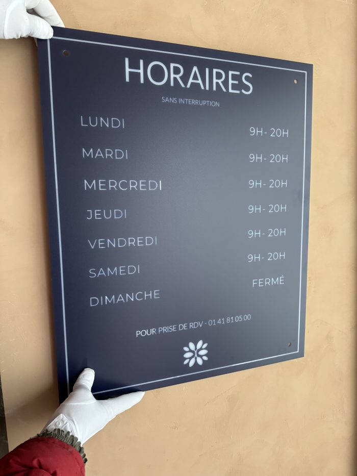 Plaque professionnelle informative à Paris et en Ile de France